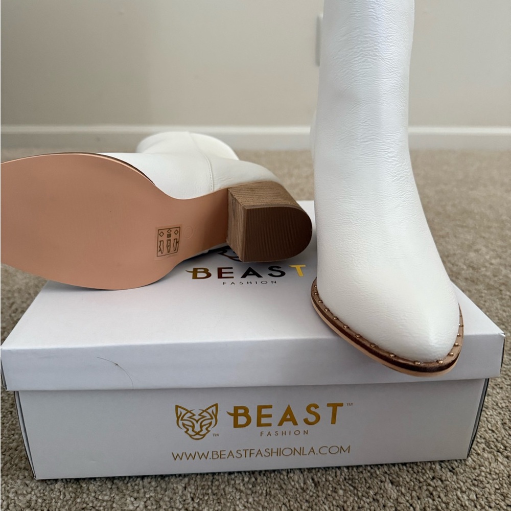 White boots - Picture 3 of 3